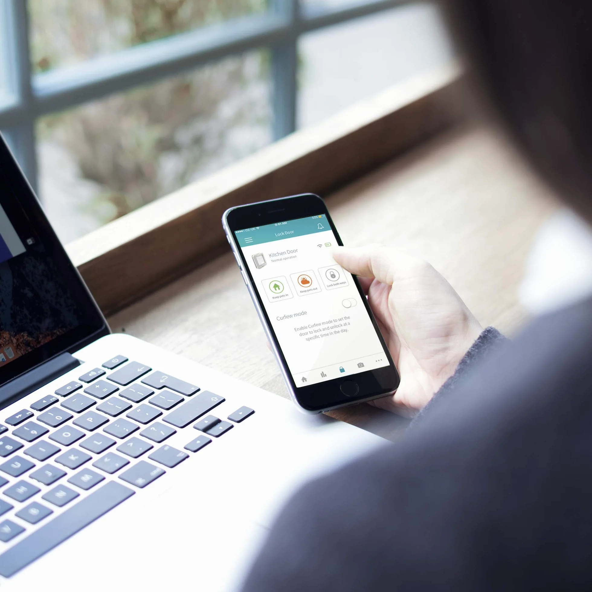 Sure PetCare Chatière à Puce électronique Connect SureFlap avec Hub, Technologie DualScan, Contrôle par Application