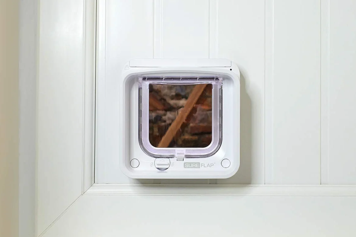 Sure PetCare Chatière à Puce électronique Connect SureFlap avec Hub, Technologie DualScan, Contrôle par Application